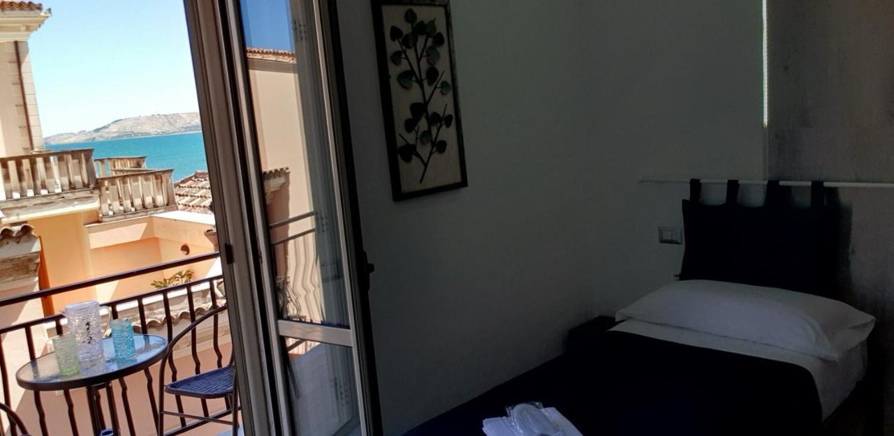 Dame Crotone Bed & Breakfast ภายนอก รูปภาพ