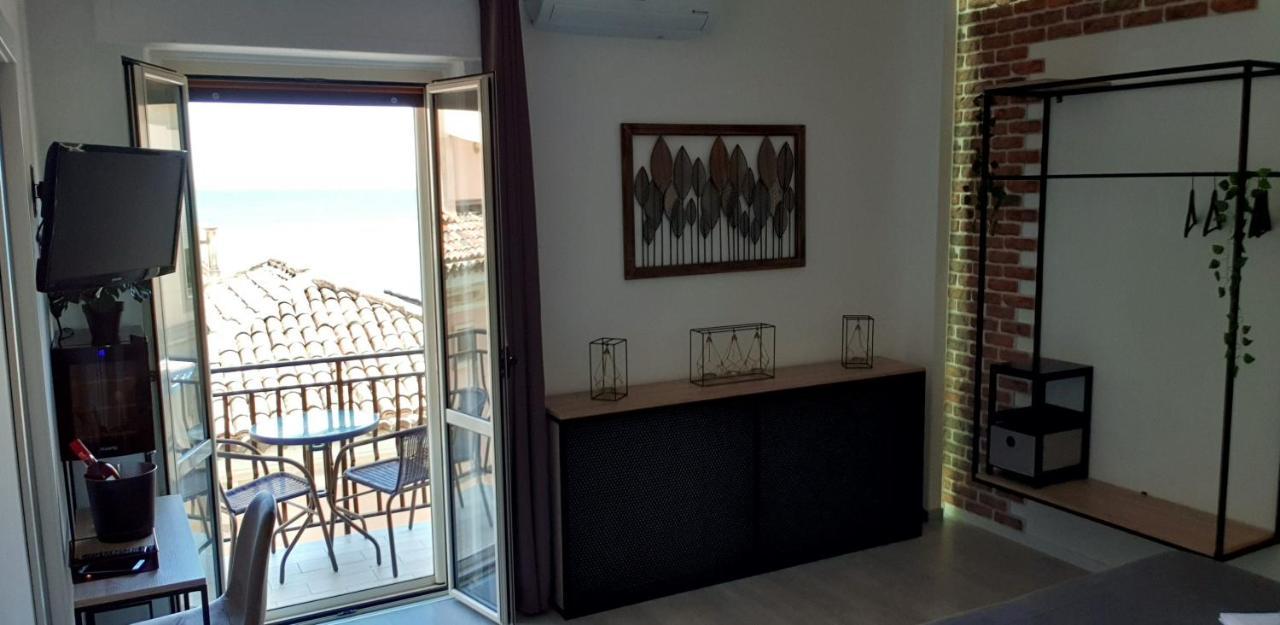 Dame Crotone Bed & Breakfast ภายนอก รูปภาพ