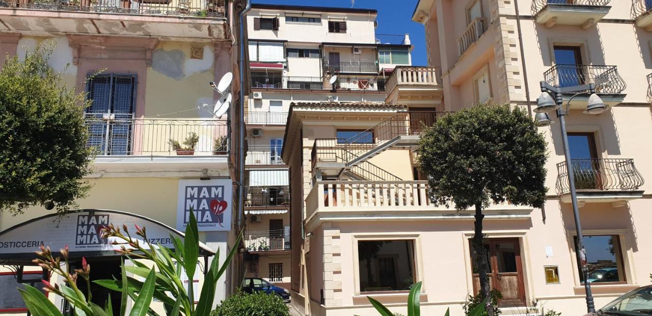 Dame Crotone Bed & Breakfast ภายนอก รูปภาพ