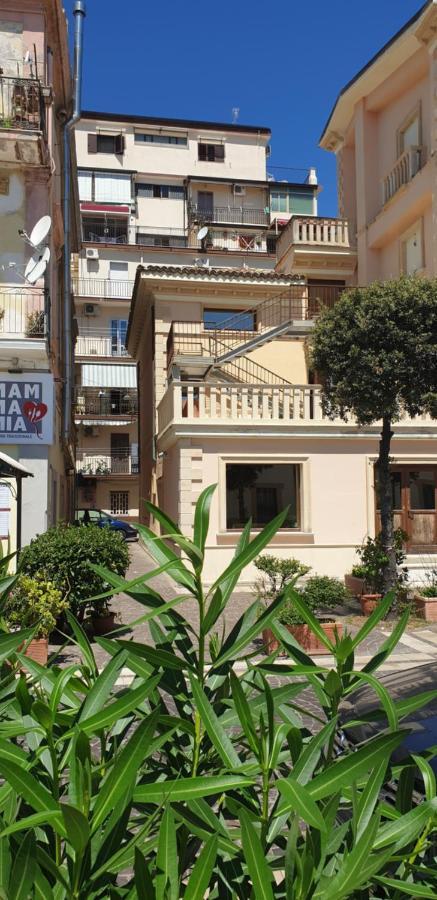 Dame Crotone Bed & Breakfast ภายนอก รูปภาพ