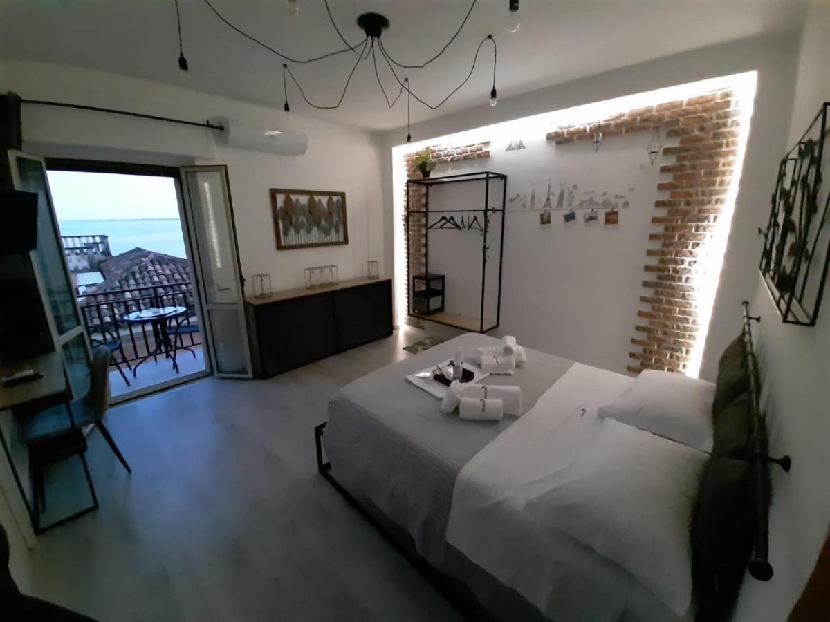 Dame Crotone Bed & Breakfast ภายนอก รูปภาพ